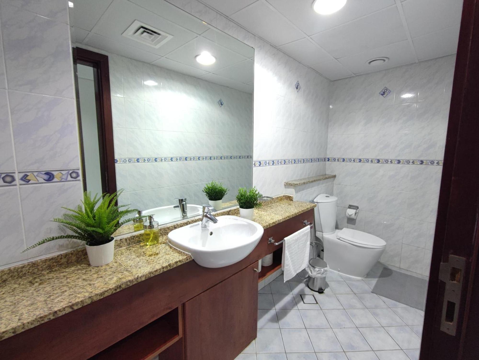 One Bedroom Apartment With Pool & Gym Near Marina Dubaï Extérieur photo