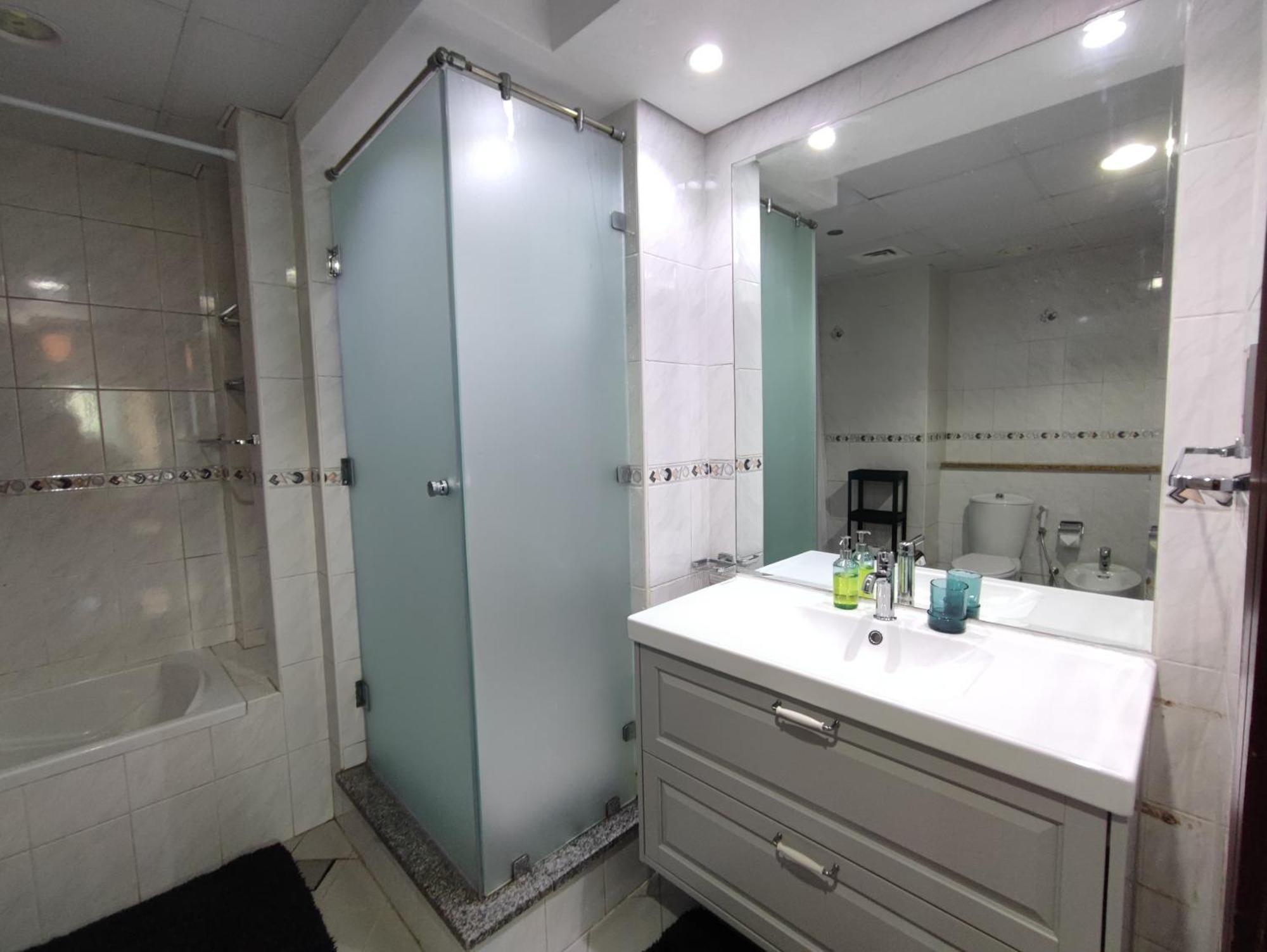 One Bedroom Apartment With Pool & Gym Near Marina Dubaï Extérieur photo