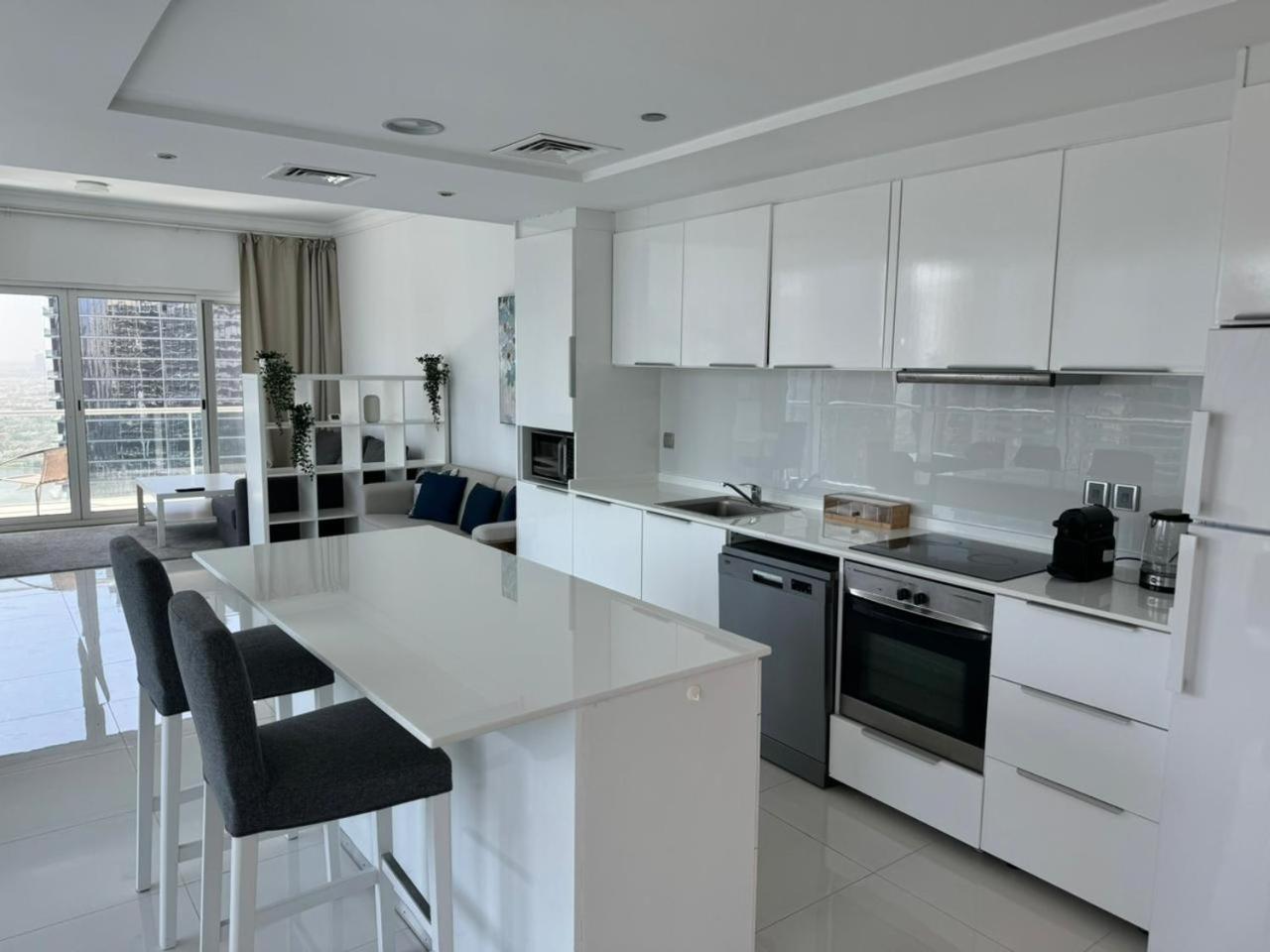 One Bedroom Apartment With Pool & Gym Near Marina Dubaï Extérieur photo